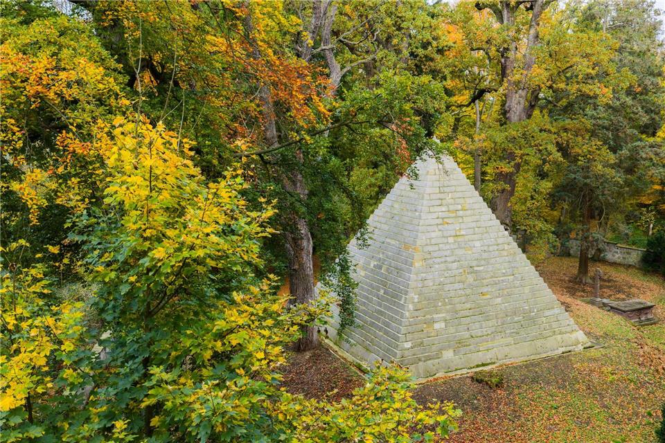 Das Bauwerk wurde 1839 in Auftrag gegeben.Julian Stratenschulte/dpa