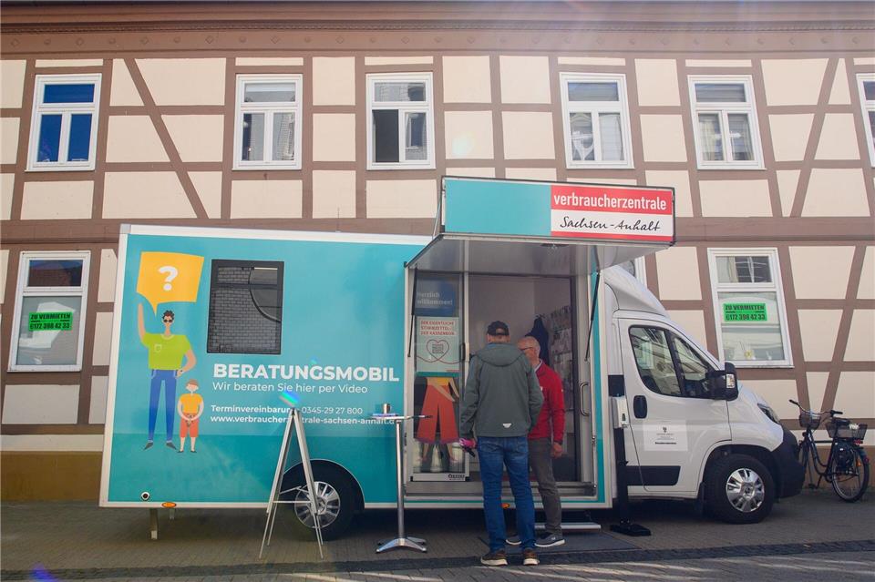 Das Beratungsmobil der Verbraucherzentrale Sachsen-Anhalt erwartet im April seinen 1.000. Ratsuchenden. (Archivbild)Klaus-Dietmar Gabbert/dpa