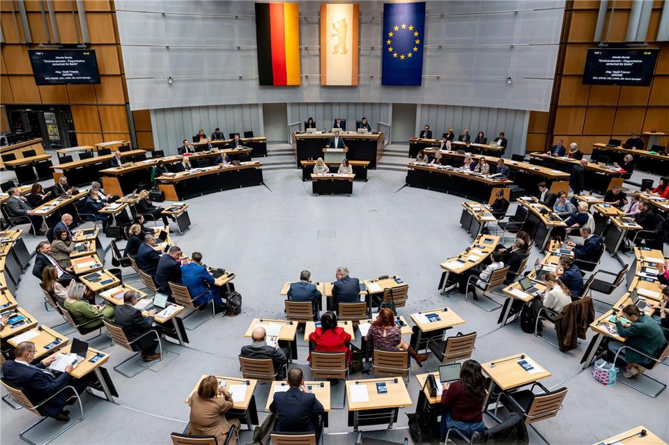 Das Berliner Abgeordnetenhaus beriet über den Gesetzentwurf des Bündnisses „Berlin autofrei“. Fabian Sommer/dpa