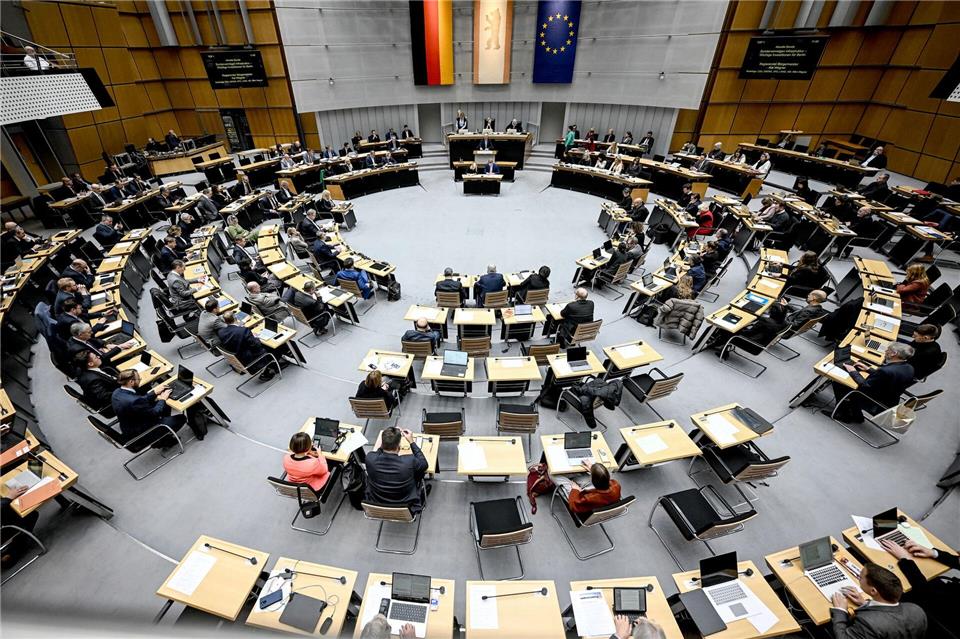 Das Berliner Abgeordnetenhaus kann Untersuchungsausschüsse einsetzen, die bestimmte Vorfälle oder Vorgänge prüfen und dazu auch Beteiligte befragen. Britta Pedersen/dpa