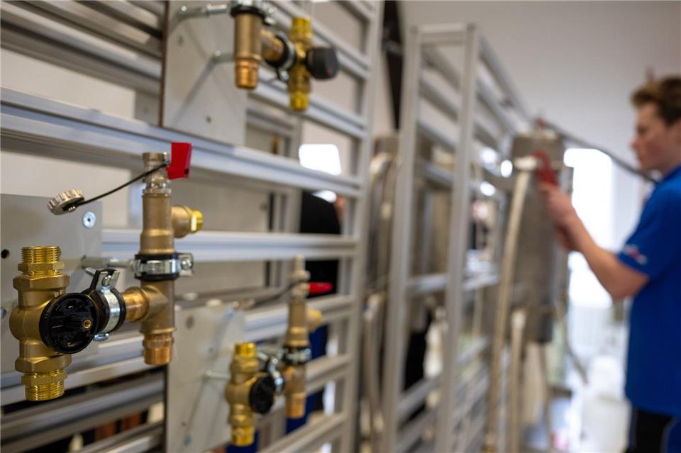 Das Berliner Handwerk fühlt sich bei der Diskussion um die Ausbildungsplatzumlage übergangen. (Archivbild)Monika Skolimowska/dpa