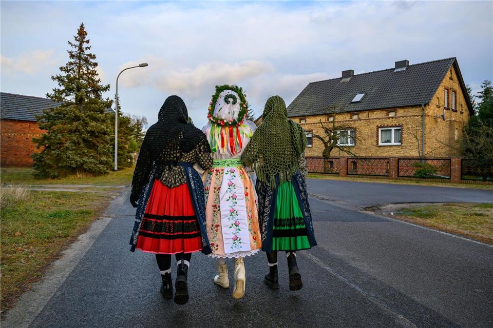 Das „Bescherkind“ ist eine sorbische Tradition in der Lausitz. (Archivbild)Patrick Pleul/dpa