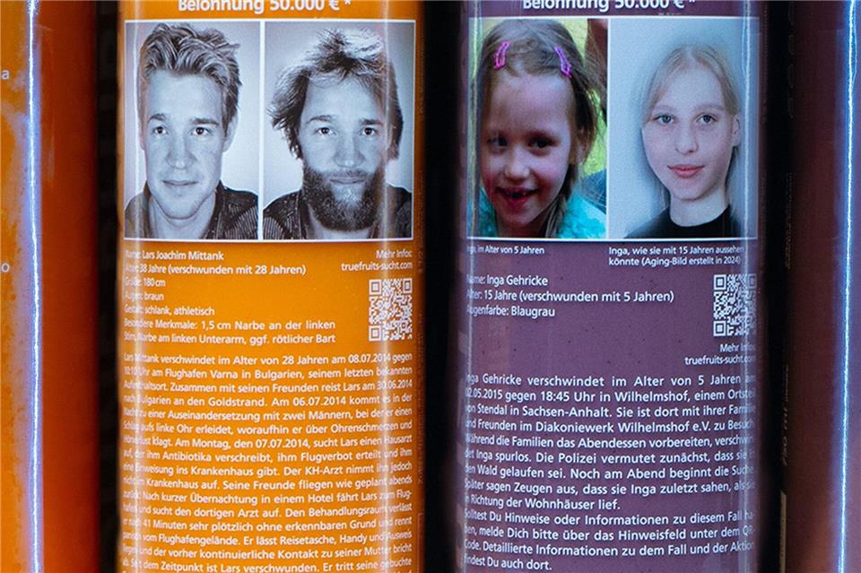 Das Bild der seit neuneinhalb Jahren vermissten Inga ist auf der Flasche des Smoothie-Herstellers true fruits (rechts) zu sehen.True Fruits