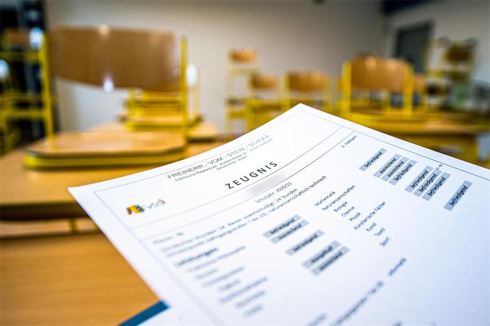 Das Bildungsniveau in Nordrhein-Westfalen bietet weiter Anlass zu Besorgnis und Auseinandersetzungen im Landtag. (Symbolbild) David Inderlied/dpa