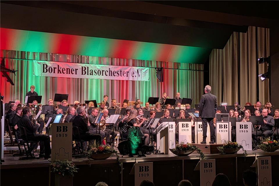 Das Borkener Blasorchester hat in der Stadthalle das Jahreskonzert gegeben.