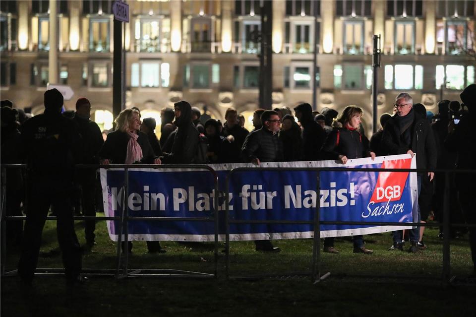 Das Bündnis „Dresden Wi(e)dersetzen“ will Neonazis beim Gedenken an die Zerstörung Dresdens keinen Raum geben (Archivbild).Str./dpa