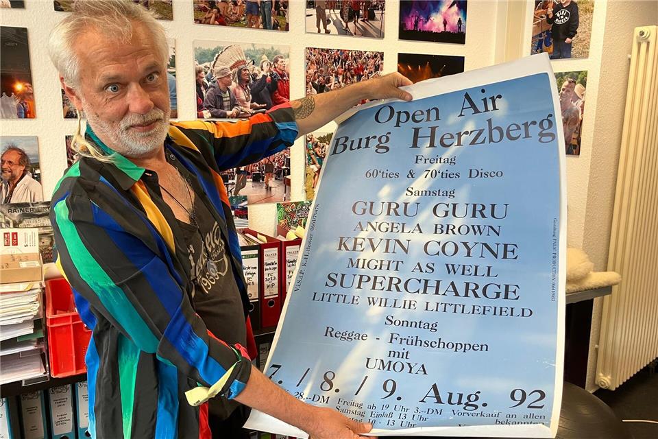 Das Büro in Fulda ist ein Fundus für Plakate, Flyer und Fotos aus der langen Geschichte des Festivals. Schon 1992 waren die Krautrock-Legenden Guru Guru dabei, die auch dieses Mal wieder auf der Bühne stehen werden.Christine Schultze/dpa