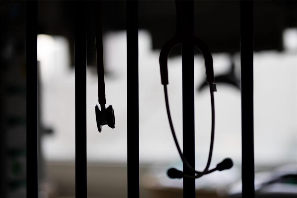 Das Bundesverfassungsgericht hat eine Beschwerde von Notfallmedizinern geprüft. (Archivbild)Rolf Vennenbernd/dpa