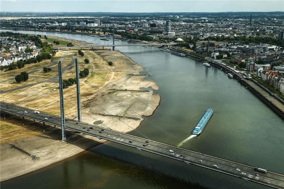 Das Bundesverkehrsministerium soll laut einer Vorlage der Landesverkehrsminister ein Flottenförderprogramm für niedrigwassergeeignete Schiffe vorlegen.Oliver Berg/dpa