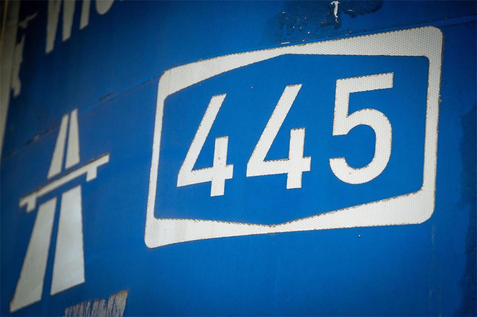 Das Bundesverwaltungsgericht hat eine Entscheidung zum Neubau der A445 getroffen. (Archivbild)Max Lametz/dpa