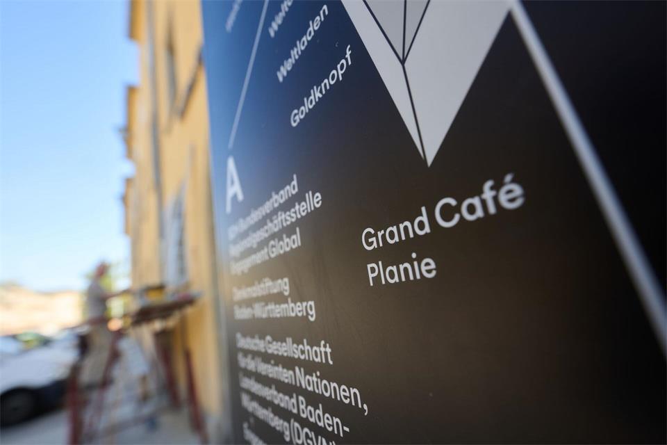 Das „Café Planie“ steht seit Jahren leer - und beschert dem Land auch keine Steuereinnahmen, kritisiert der Steuerzahlerbund. (Archivbild)Marijan Murat/dpa