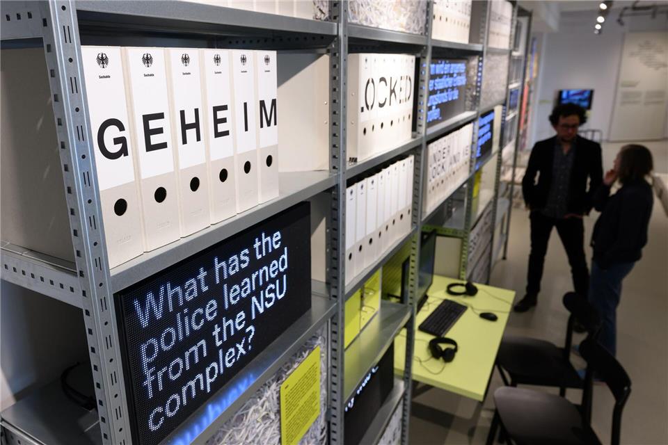 Das Chemnitzer Dokumentationszentrum zum NSU-Komplex thematisiert auch zahlreiche Lücken in der bisherigen Aufklärung zum Terror der rechtsextremen Zelle NSU, die sich vor 15 Jahren selbst enttarnt hatte. Alle Akten müssten den Betroffenen zugänglich gemacht werden, so die Forderung.Hendrik Schmidt/dpa