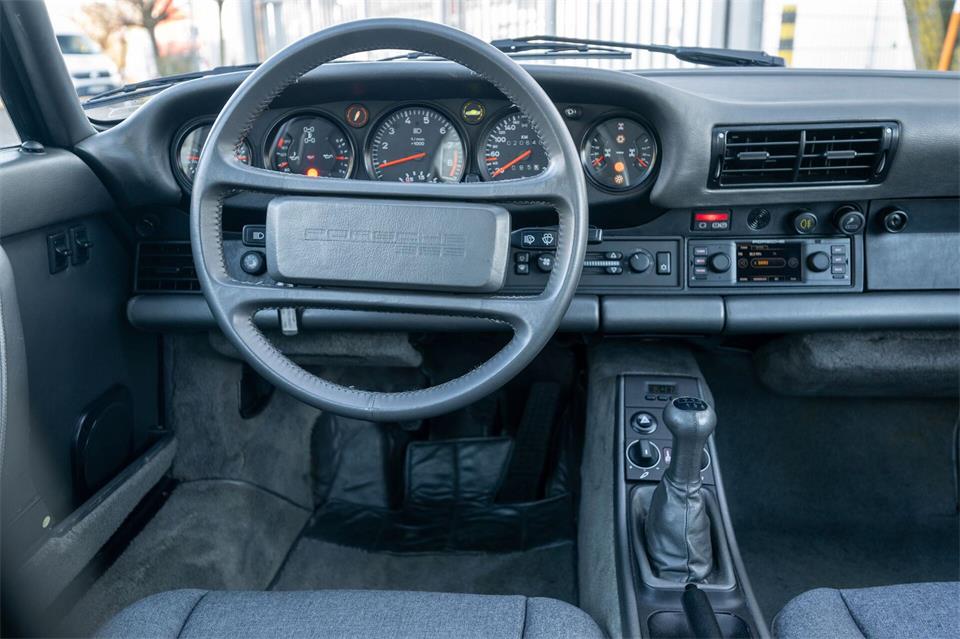 Das Cockpit des 959 ist funktional gestaltet.Deniz Calagan/Porsche AG/dpa-tmn