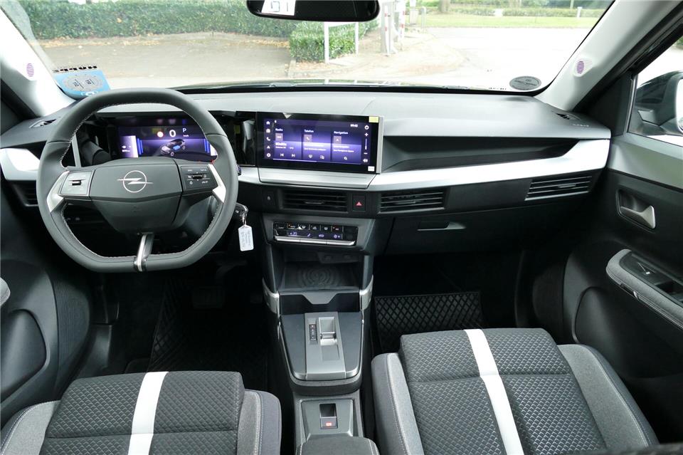 Das Cockpit ist sehr aufgeräumt