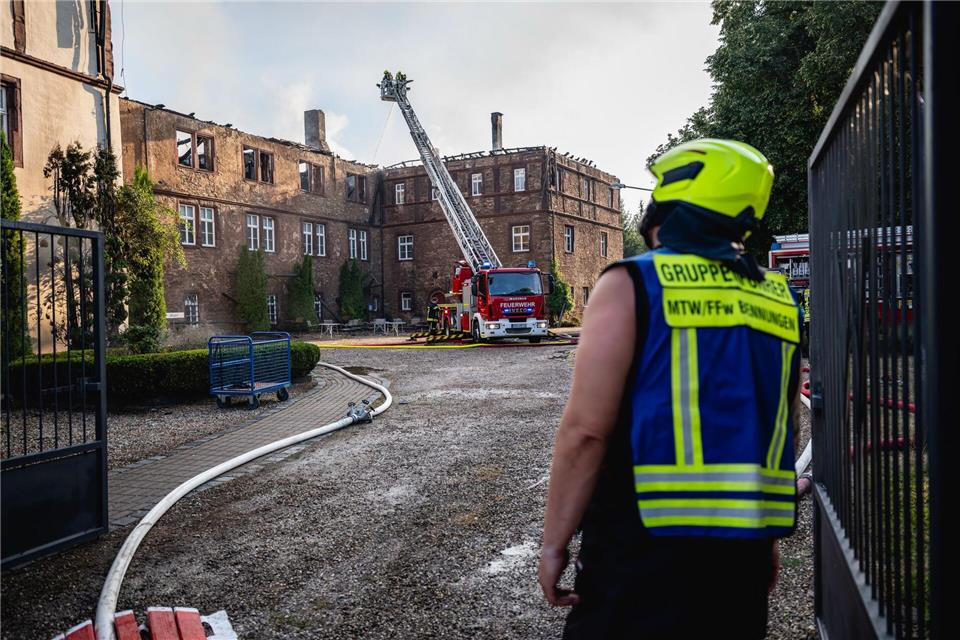 Das Dach stand in Vollbrand. (Archivbild)Jacob Schröter/dpa