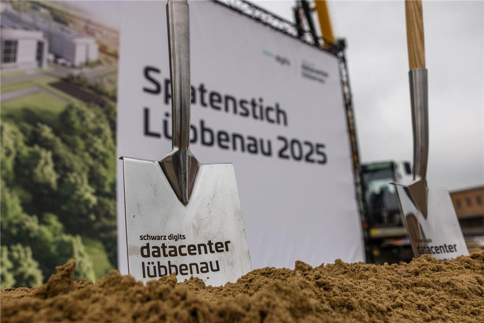 Das „Datacenter Lübbenau“ soll im Regelbetrieb mit Grünstrom betrieben werden. Frank Hammerschmidt/dpa