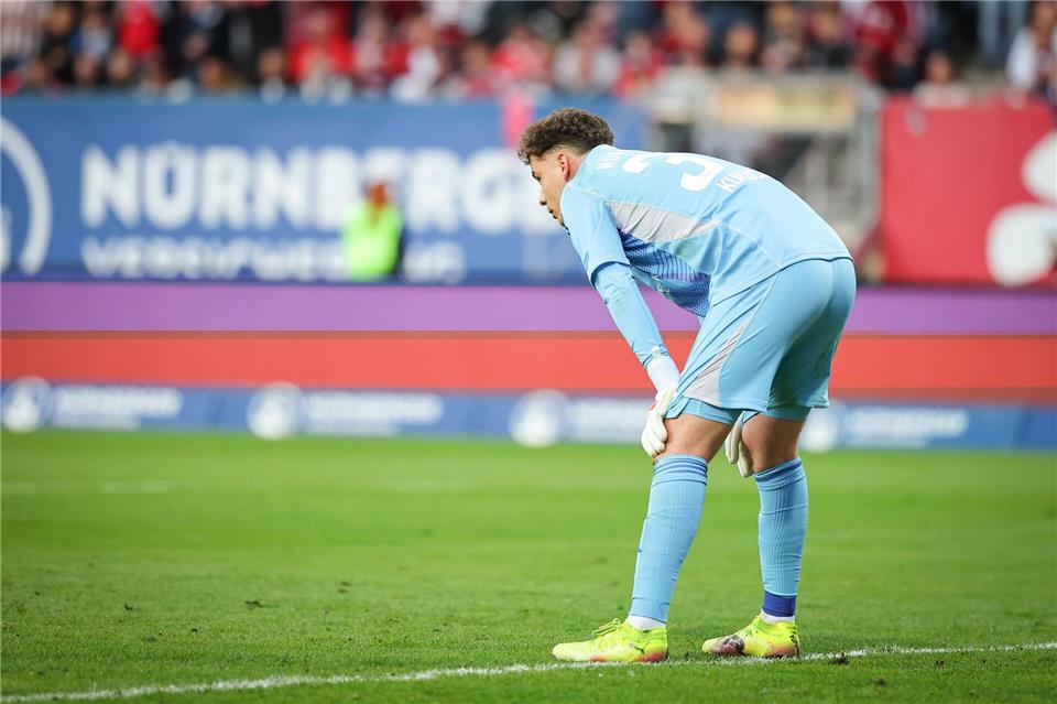 Das Debüt von Michal Kukucka im Club-Tor endet mit einem Aussetzer.Daniel Karmann/dpa