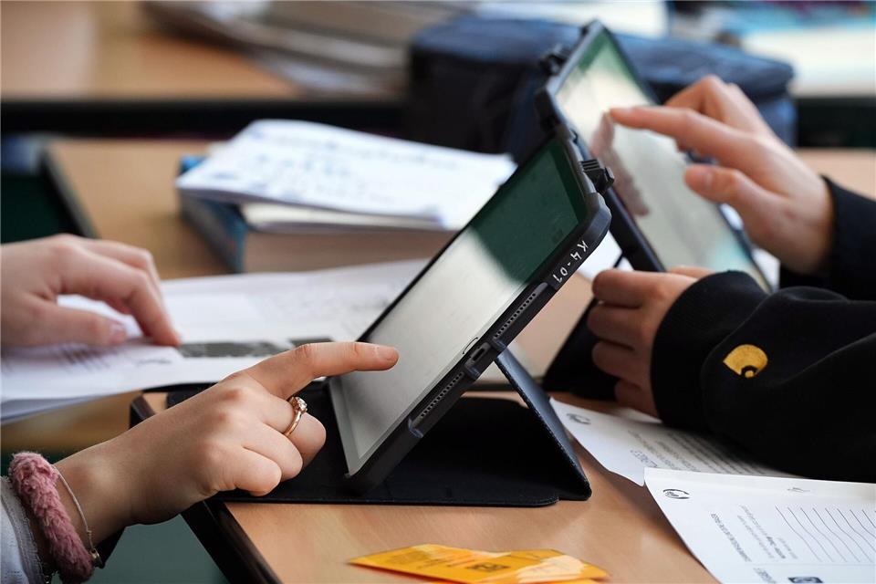 Das „Digitale Mobile Klassenzimmer“ wird 2026 weiterhin gefördert. (Symbolbild)Soeren Stache/dpa