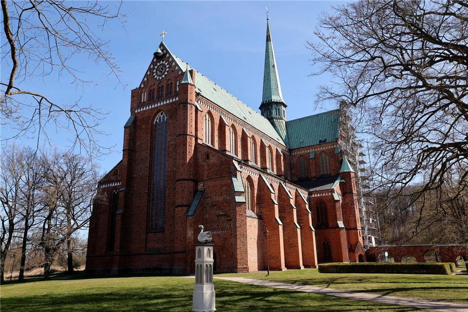 Das Doberaner Münster wurde laut Ingenieurkammer MV als erstes sakrales Bauwerk in Deutschland mit dem Titel „Historisches Wahrzeichen der Ingenieurbaukunst in Deutschland“ ausgezeichnet. Bernd Wüstneck/dpa