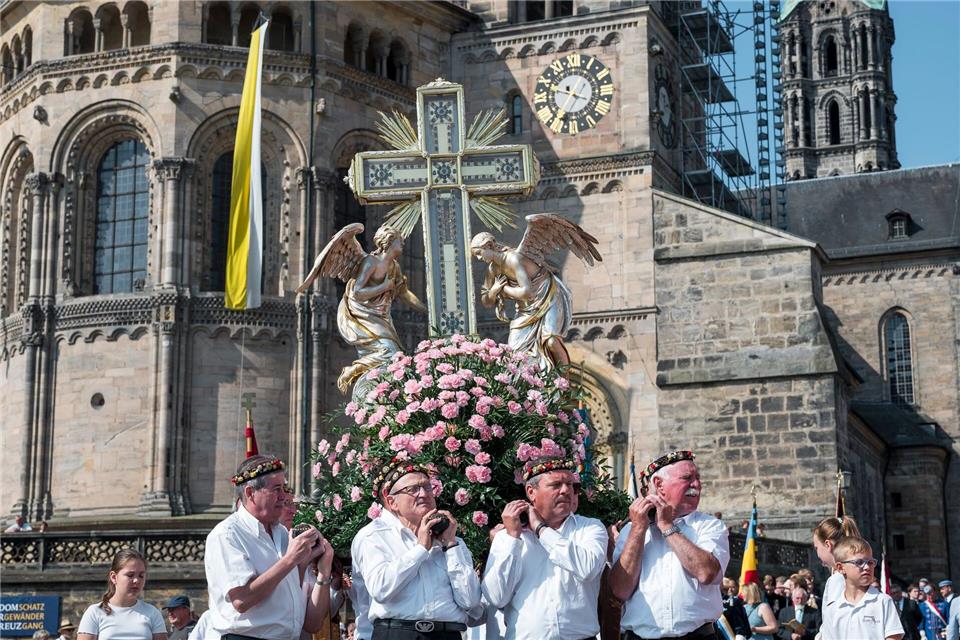 Das Domkreuz ist bei der Bamberger Prozession dabei. (Archivbild)Daniel Vogl/dpa