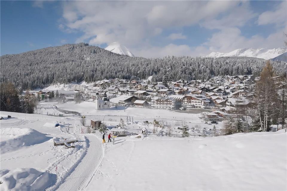 Das Dorf Seefeld in Tirol im Winter: Sein Wahrzeichen ist das Seekirchl.Region Seefeld/dpa-tmn