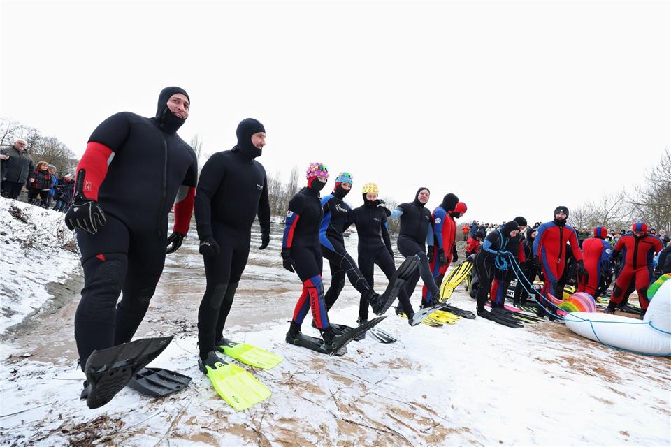 Das Drei-König-Schwimmen fand zum 40. Mal statt.Karl-Josef Hildenbrand/dpa