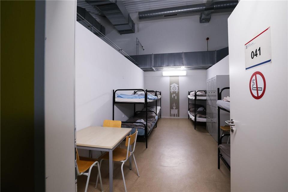 CDU fordert Dublin-Zentrum und elektronische Fußfesseln Das Dublin-Zentrum in Hamburg – Lechner sieht es als Erfolgsmodell. (Archivbild)Christian Charisius/dpa POOL/dpa