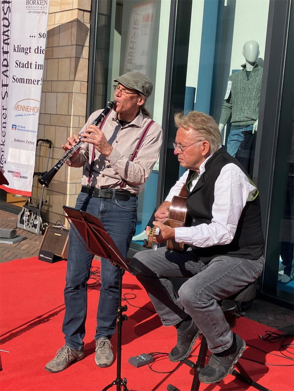 Das Duo Klezfluentes aus Münster und Koblenz ist bei der Eröffnung dabei.