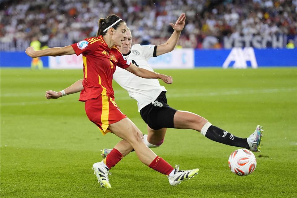 Das EM-Halbfinale im Sommer entschied Spaniens Aitana Bonmatí mit diesem Schuss. Wie geht es diesmal aus?Nick Potts/PA Wire/dpa