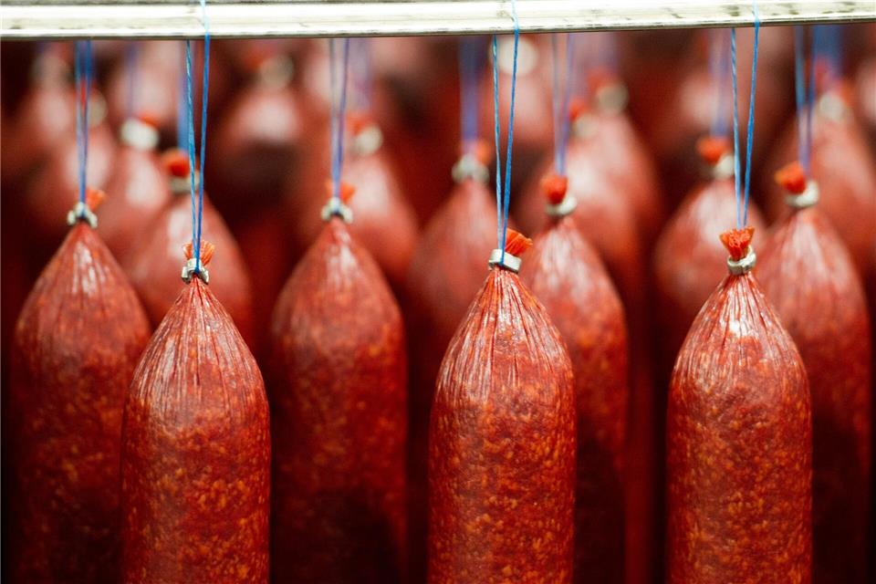 Das Eberswalder Wurstwerk soll die Produktion Ende Februar einstellen, wie das Unternehmen ankündigte. (Archivbild)Patrick Pleul/dpa