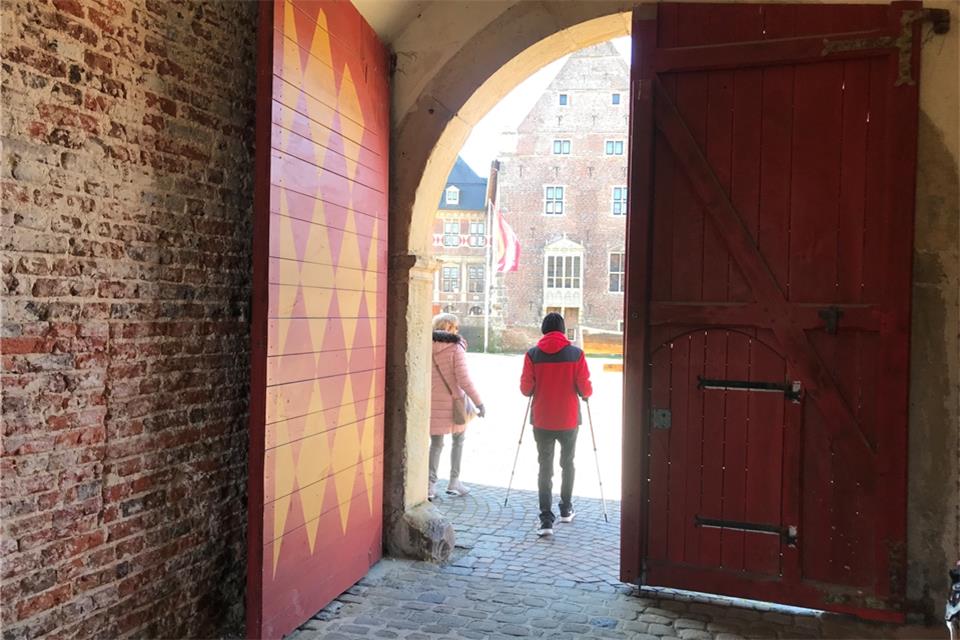 Das Eichentor in der Vorburg soll restauriert werden.