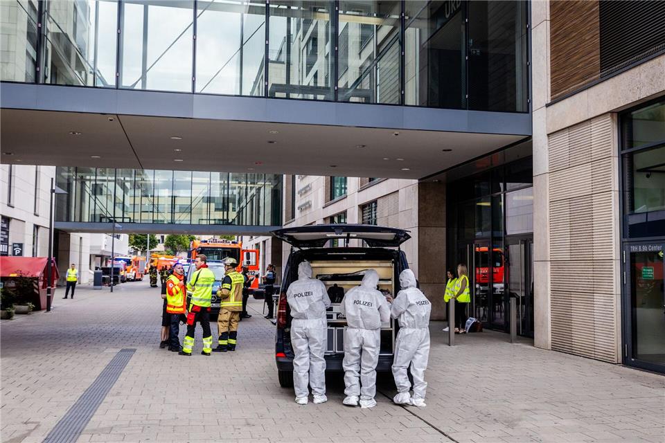 Das Einkaufszentrum wurde zwischenzeitlich abgesperrt.Christoph Schmidt/dpa