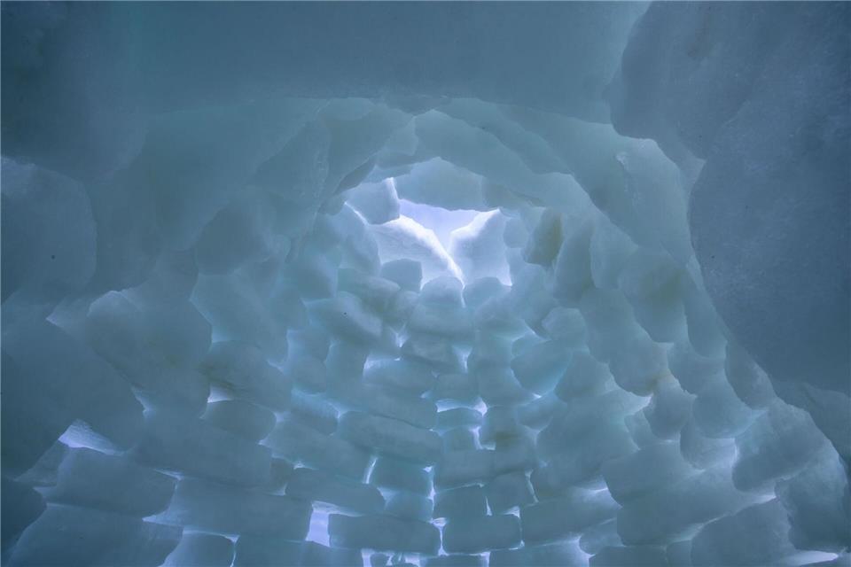 Das Eis reichte sogar für den Bau eines Iglus. Jens Büttner/dpa