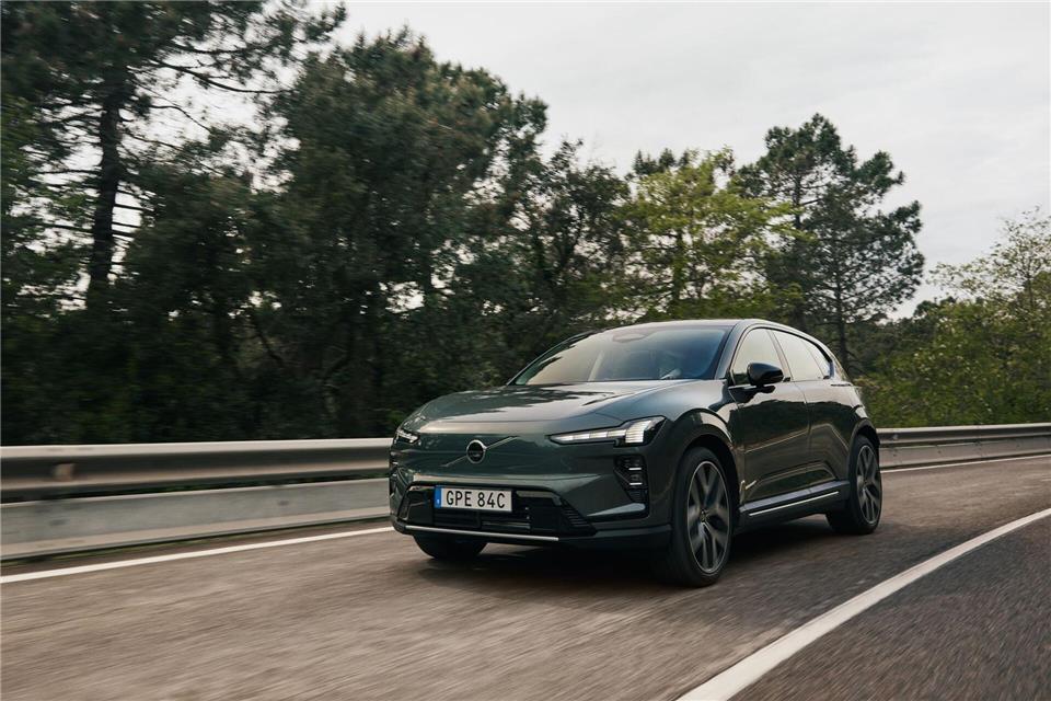 Das Elektro-SUV EX60 von Volvo soll im Juli zu Preisen ab 62.990 Euro in den Handel kommen.Volvo/dpa-tmn