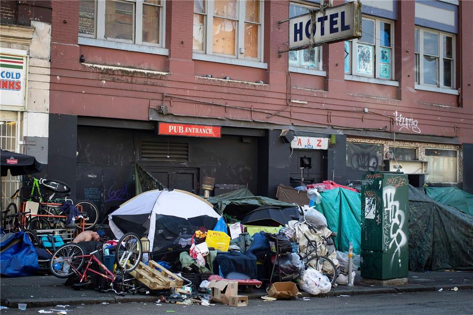 Das Elend in der Hastings Street in Vancouver ist groß. (Archivbild)Darryl Dyck/The Canadian Press/AP/dpa