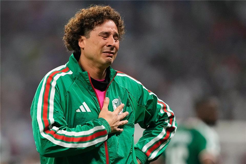 Das Ende seiner Karriere: Mexikos Torhüter Guillermo Ochoa nimmt Abschied mit Tränen. Natacha Pisarenko/AP/dpa