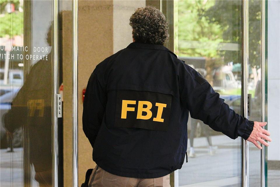 Das FBI und weitere Ermittler untersuchen zu möglicher illegaler Beschäftigung von Koreanern in den USA. (Symbolbild)Julia Demaree Nikhinson/AP/dpa