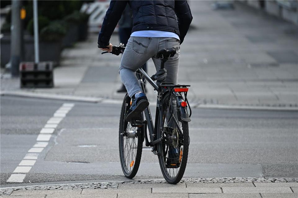 Das Fahrrad ist für Pendler in Hessen nur das drittbeliebteste Verkehrsmittel. (Symbolbild)Michael Brandt/dpa