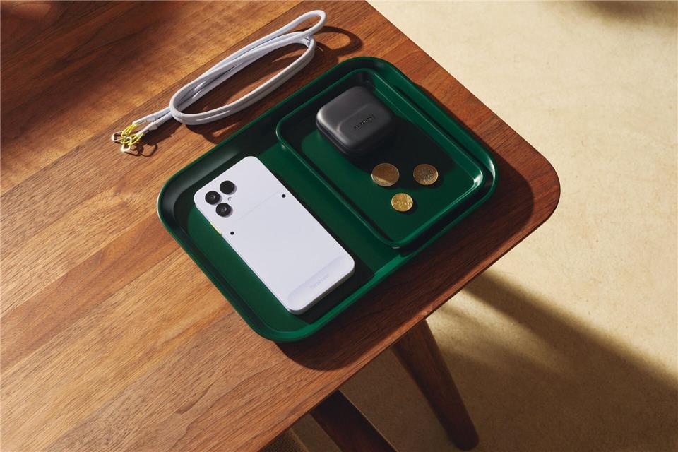 Fairphone 6 kommt mit cleverem Zubehör und Detox-Schalter Das Fairphone 6 kostet 599 Euro und wird damit rund 100 Euro günstiger angeboten als das Vorgängermodell.Fairphone/dpa-tmn