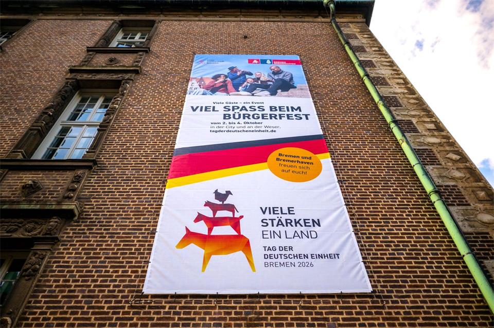 Das Fest steht unter dem Motto „Viele Stärken, ein Land“. Sina Schuldt/dpa