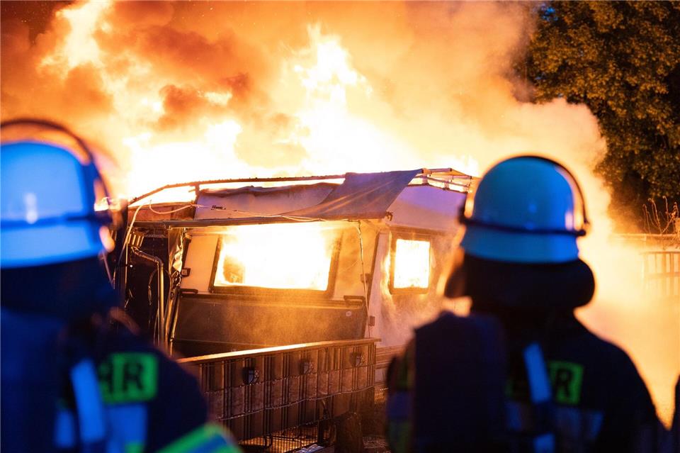Das Feuer brach am frühen Morgen aus. Jan Ohmen/dpa