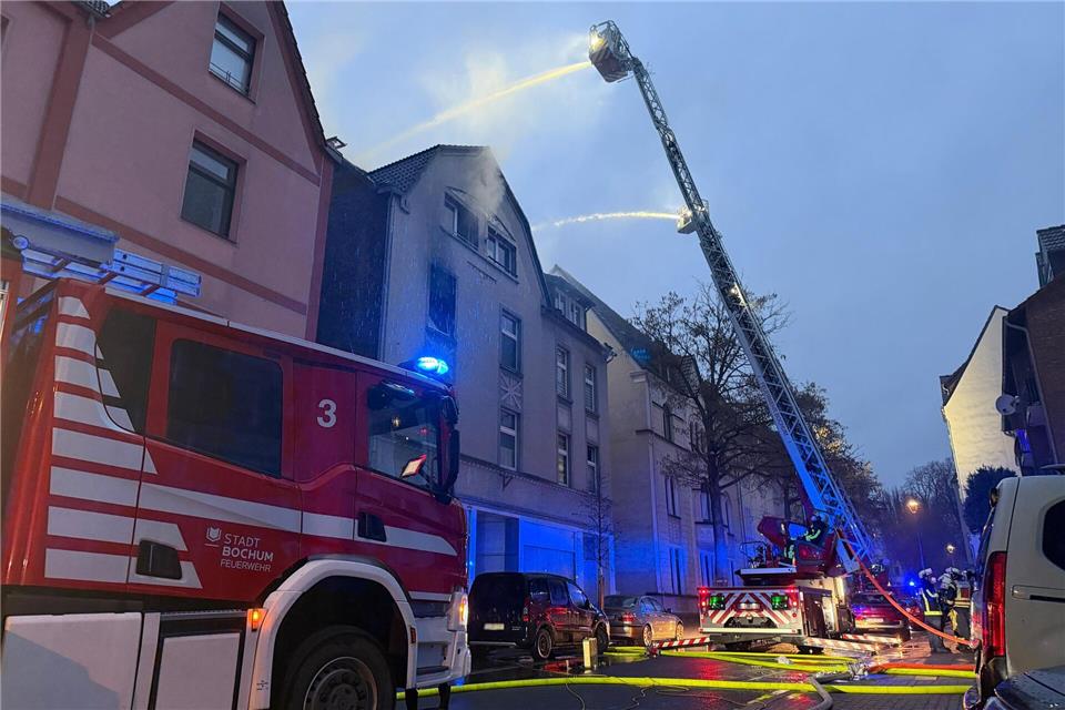 Das Feuer brach im zweiten Stock aus. Justin Brosch/dpa
