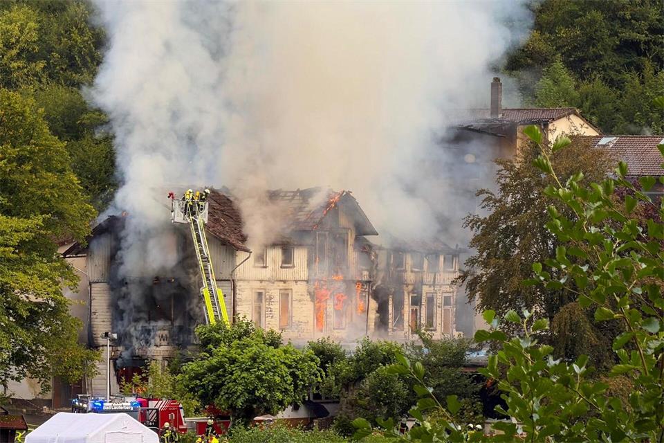 Das Feuer breitete sich schnell aus.---/Kreisfeuerwehr Göttingen/dpa