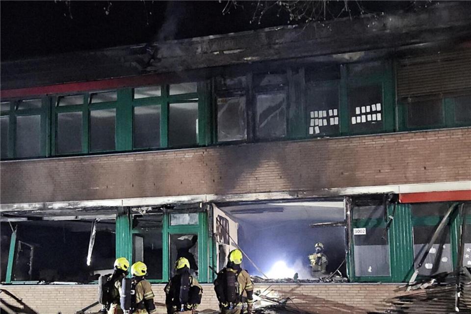 Das Feuer im Berufskolleg für Wirtschaft und Verwaltung in Gronau verursachte erheblichen Schaden.