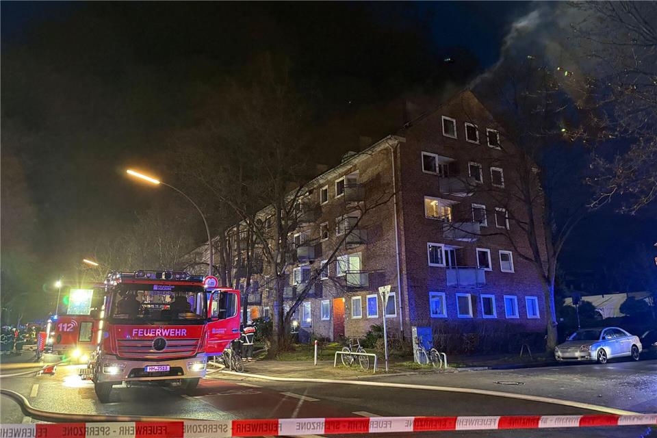 Das Feuer ist den Angaben nach gegen 18.30 Uhr von der Feuerwehr gelöscht worden. Sebastian Peters/NEWS5/dpa
