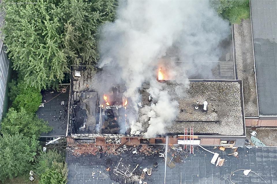 Das Feuer ließ große Teile des Bowlingcenters als Ruine zurück.