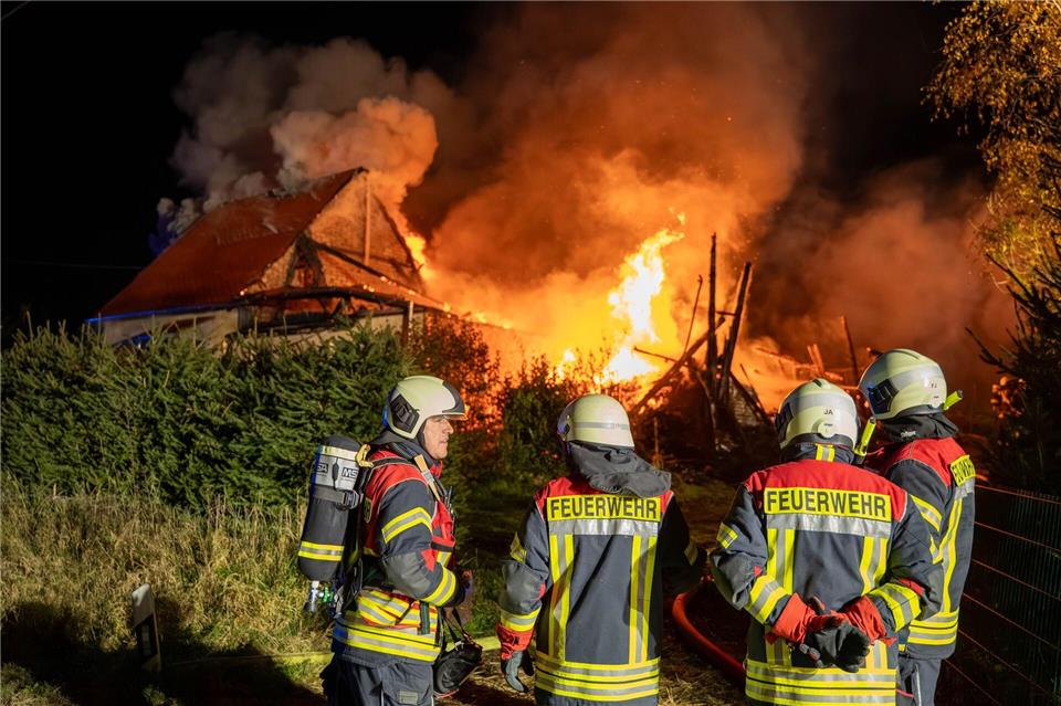 Das Feuer war zunächst in einem Anbau des Hauses ausgebrochen. Dietmar Thomas/dpa