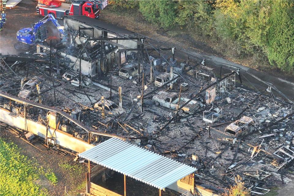 Das Feuer wurde in der Nacht zum Dienstag gegen 2.00 Uhr gemeldet.Sascha Thelen/dpa