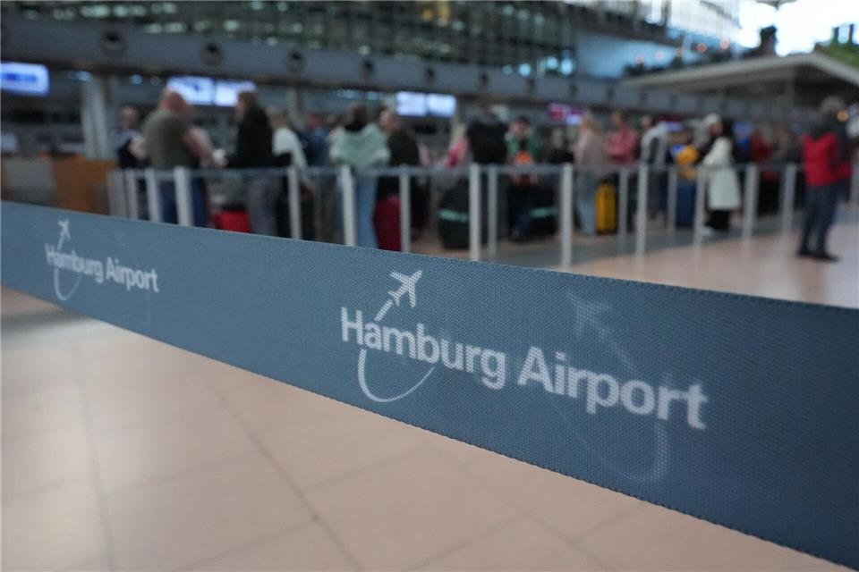 Das Flugzeug startete laut Feuerwehr in Hamburg. (Symbolbild)Marcus Brandt/dpa