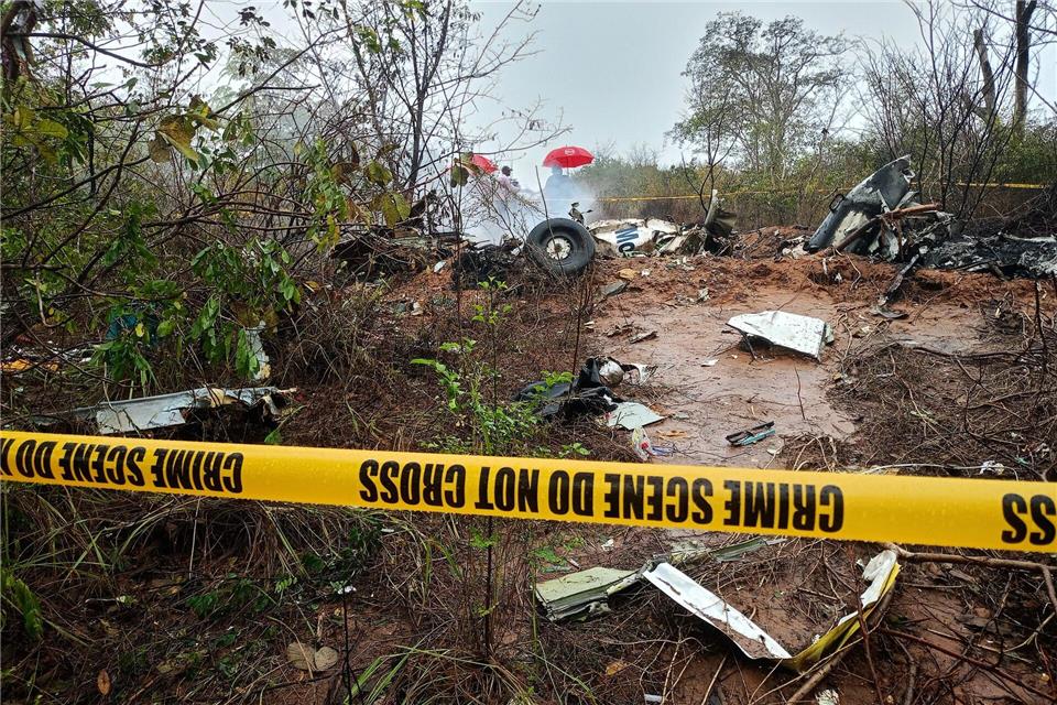 Zwei Deutsche sterben bei Absturz von Kleinflugzeug in Kenia  Das Flugzeug stürzte in der Nähe von Diani ab.Uncredited/AP/dpa